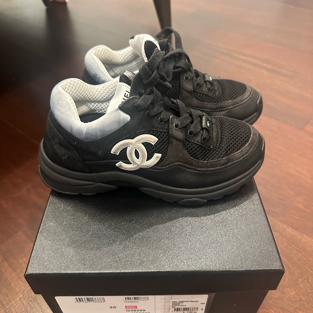 Chanel classic sneaker